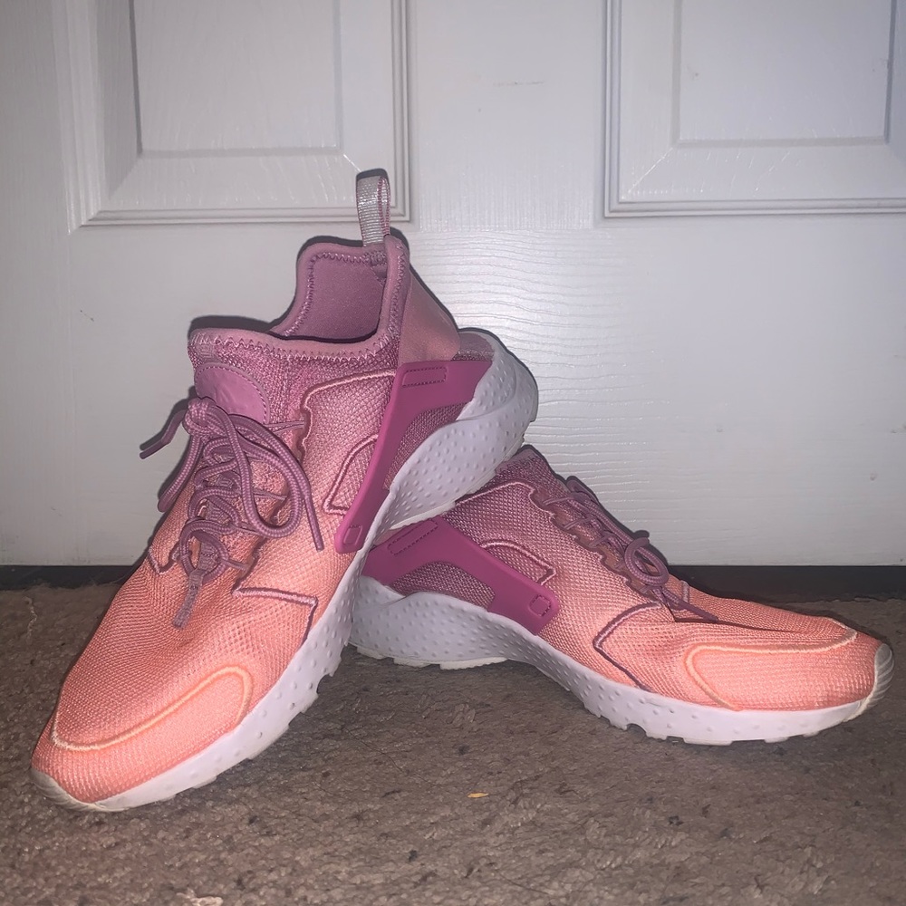 LIKE NEW Nike Ombrè Huaraches